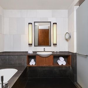 Deluxe Suite 1 Bedroom Suite 1 King